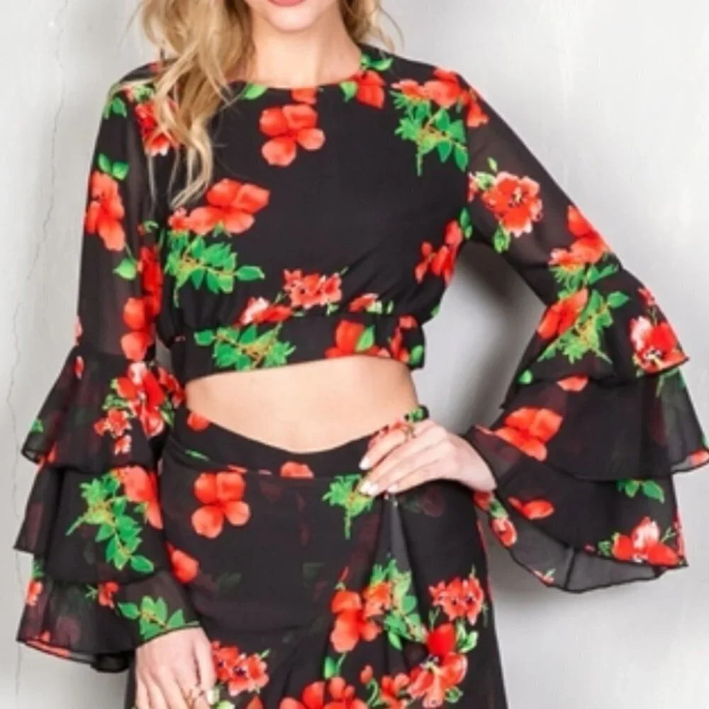 BOHO ROMANCE FLORAL CROP TOP